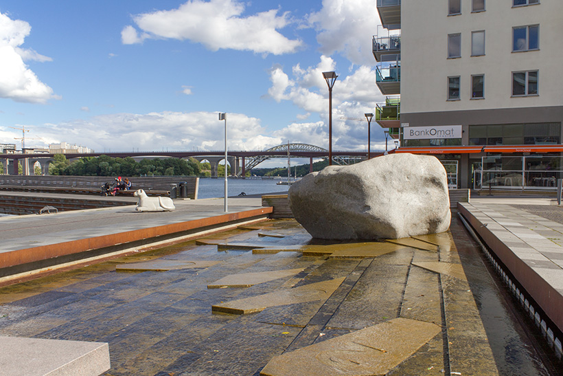 Tidsmaskin på torget, Sjövikstorget, Jan Svenungsson, offentlig konst